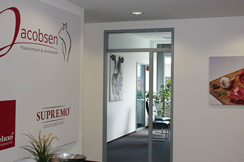 Die E.Jacobsen GmbH – und mehr als 70 Jahre Erfahrung in der Fleischbranche. Unsere Kunden vertrauen uns und wir vertrauen unseren Partnern.